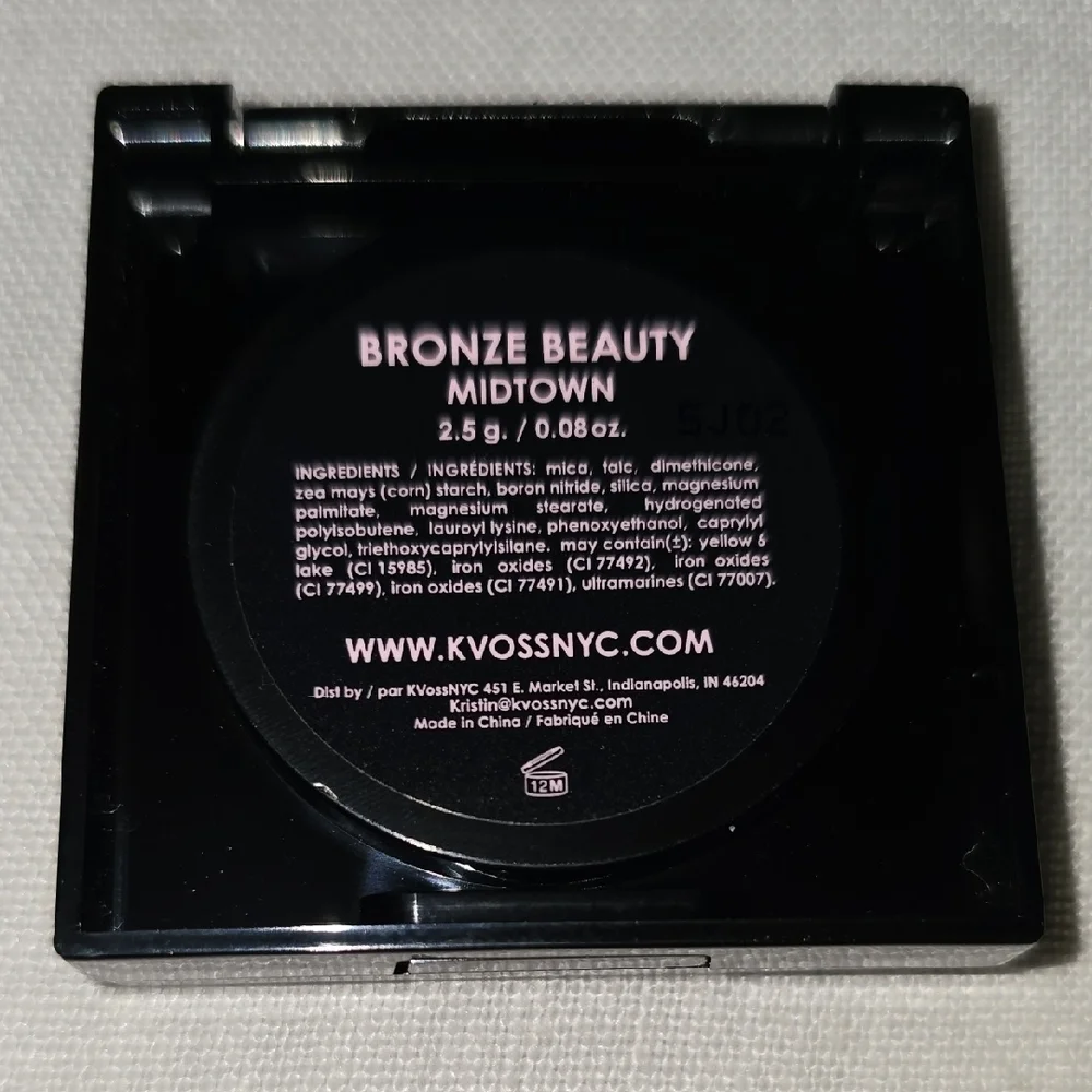 Bronze Beauty Makeup Compact - Black